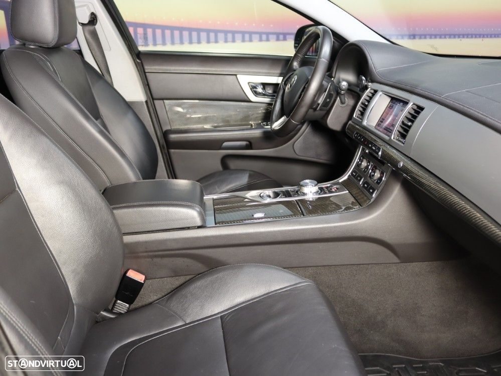 Jaguar XF 2.2 D Premium Luxury - 14