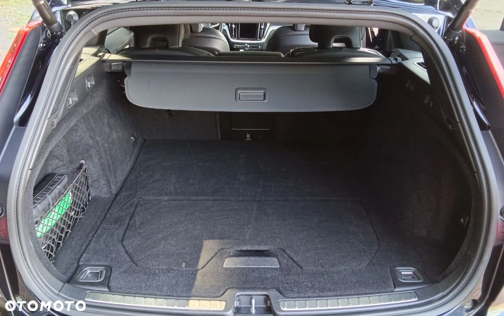 Volvo V60 B5 B R-Design - 34