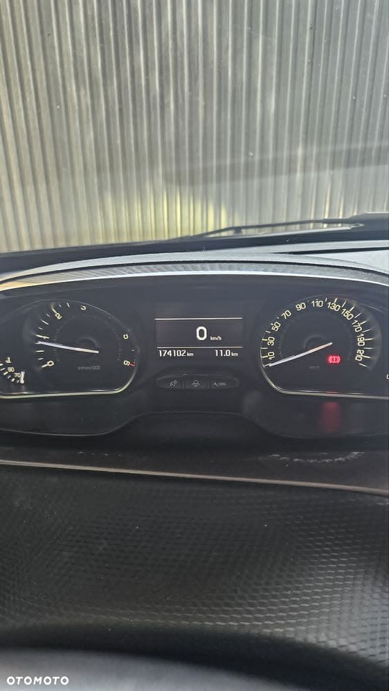 Peugeot 2008 e-HDi FAP 92 STOP & START Active - 9