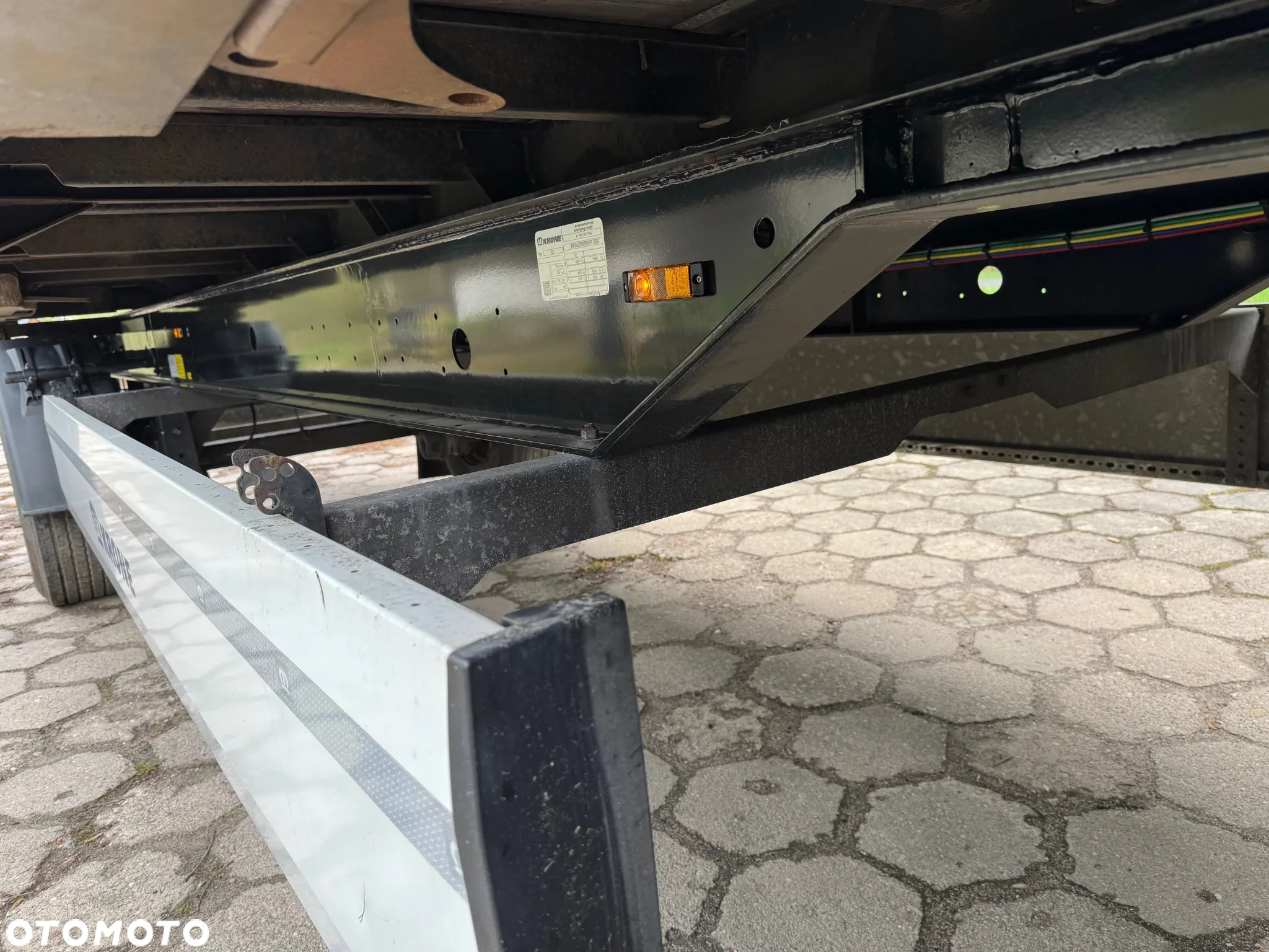 Krone BDF,Pod kontenery, - 16