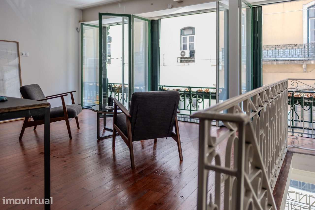 Espaço comercial Galeria/Atelier de 2 pisos  | 240m2 | Rua da Boavista - Grande imagem: 4/17