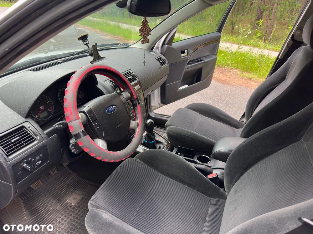 Ford Mondeo 2.0 TDCi Ghia - 9