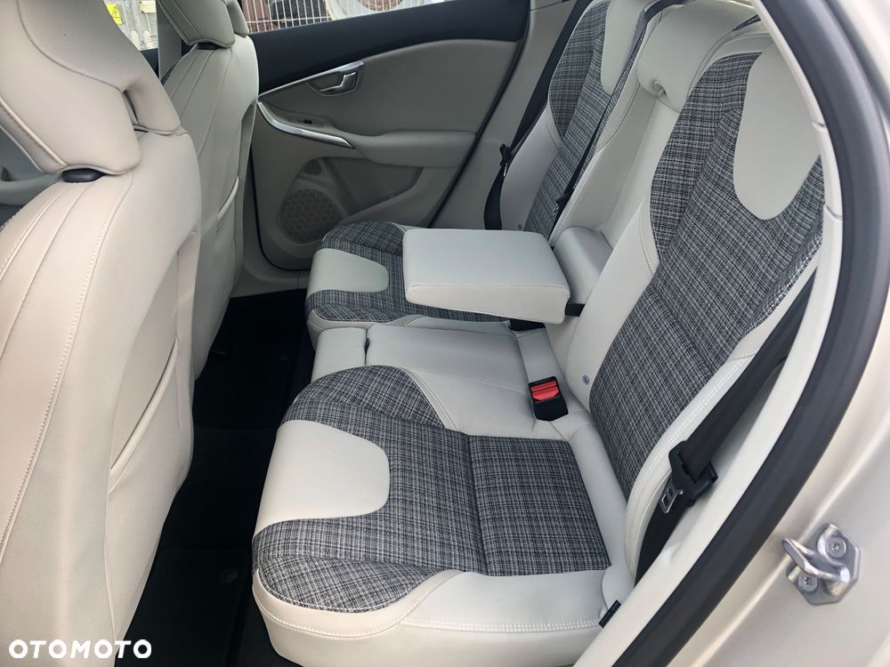 Volvo V40 Cross Country D2 Drive-E Summum - 11