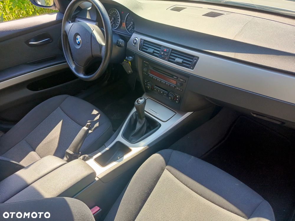BMW Seria 3 318i - 9