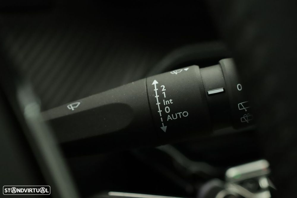 Peugeot 2008 1.2 PureTech Allure - 19