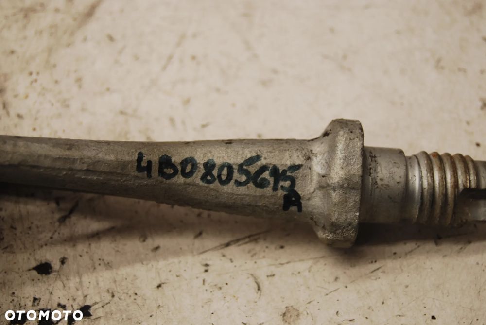 UCHO HAK HOLOWNICZY WKRĘTKA 4B0805615A AUDI A3 8L AUDI A4 B5 - 2