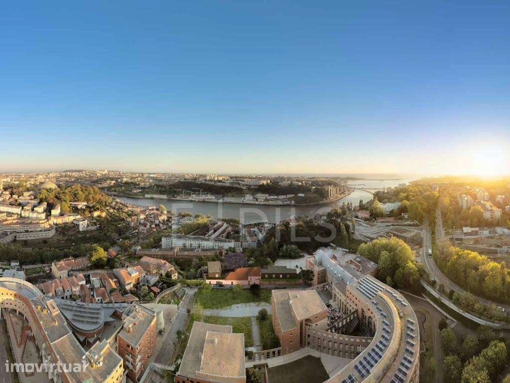 Apartamento T2 com jardim e 2 lugares de garagem no Porto - Grande imagem: 2/20