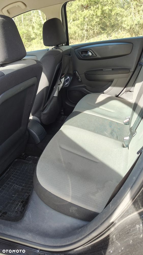 Citroën C4 1.4 16V X - 8