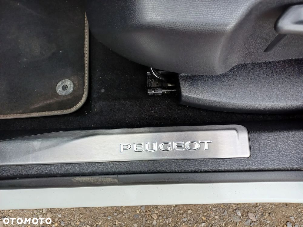 Peugeot 5008 2.0 BlueHDI GT S&S EAT8 - 17