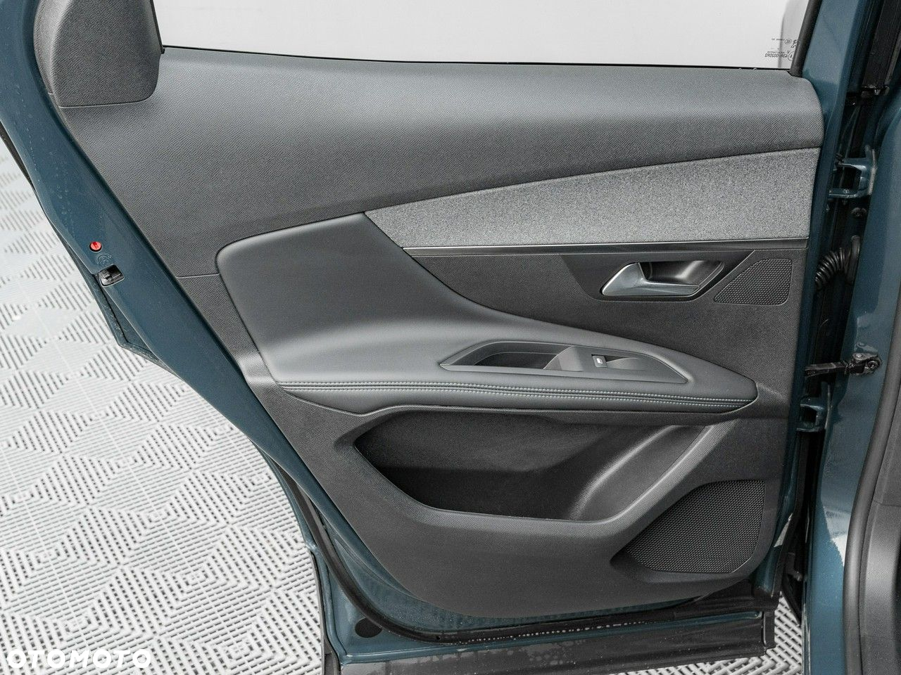 Peugeot 3008 1.6 PureTech Hybrid PHEV Allure Pack S&S EAT8 - 24