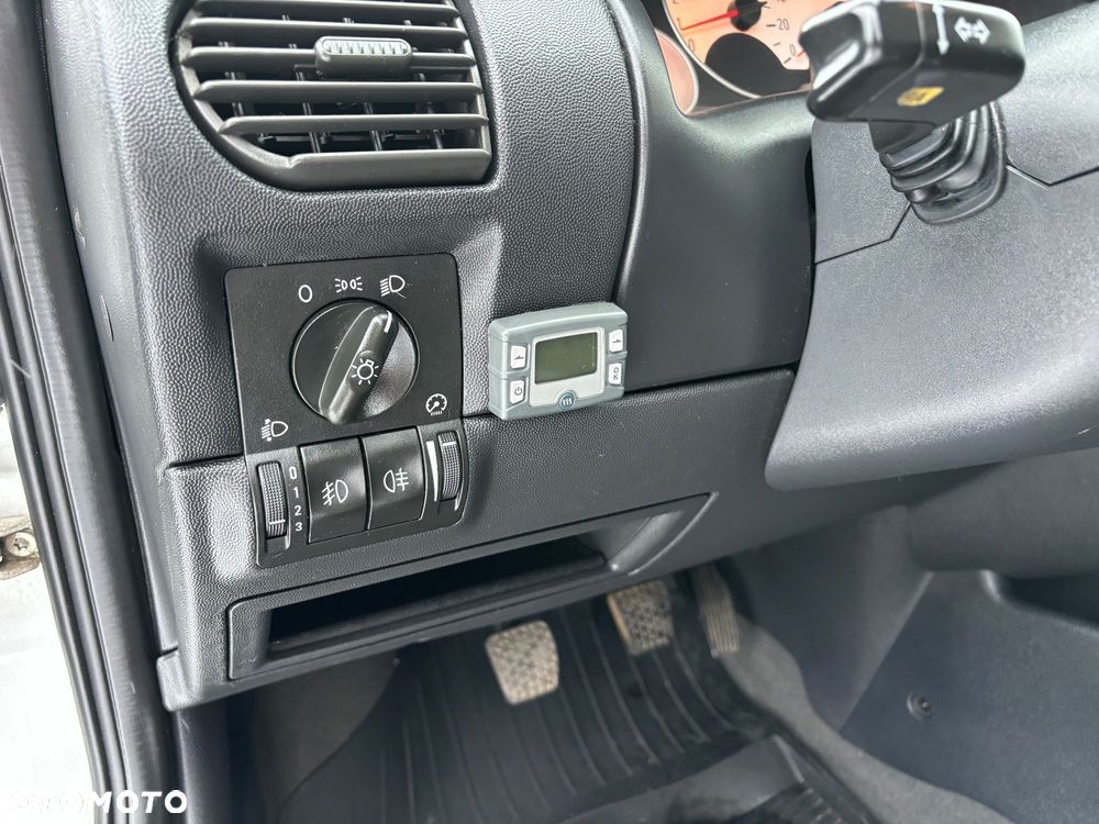 Opel Corsa 1.2 16V Edition - 24