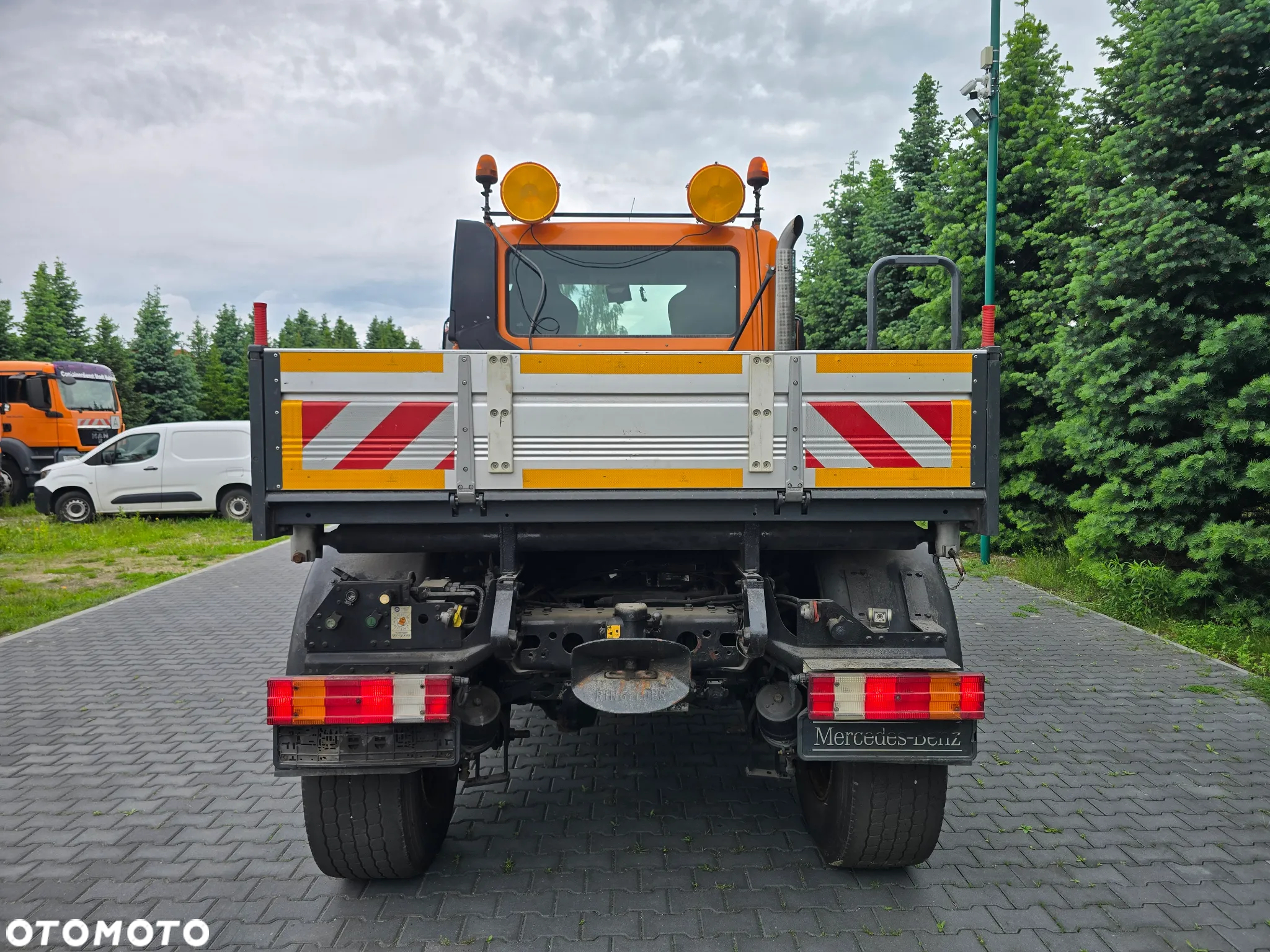 Mercedes-Benz UNIMOG U400 - 6