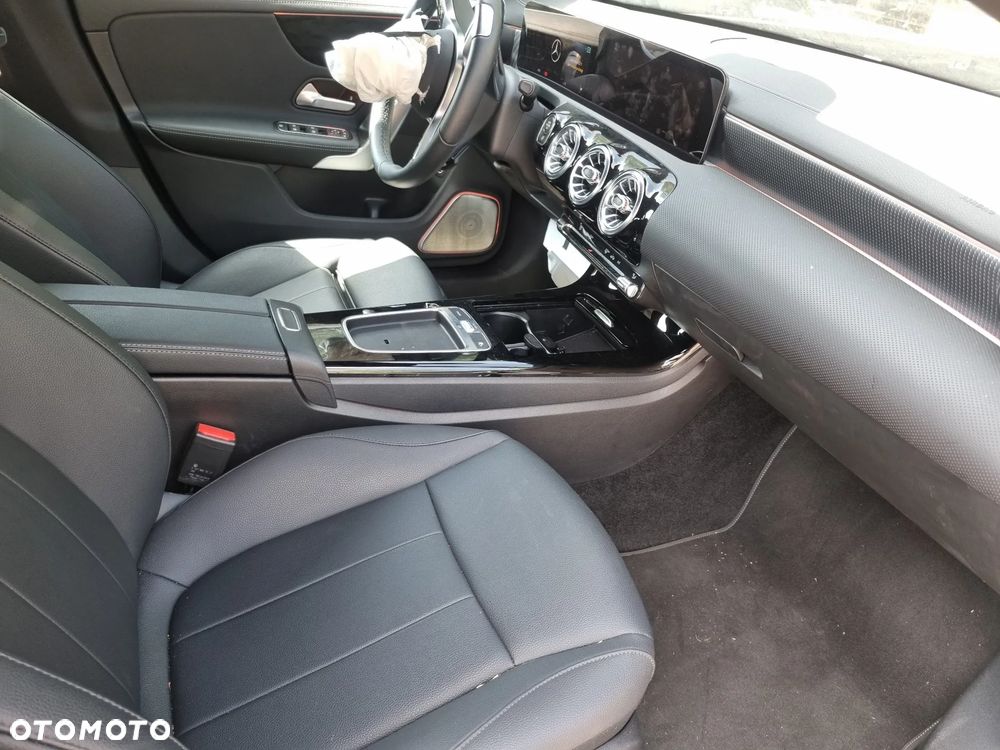 Mercedes-Benz CLA - 5