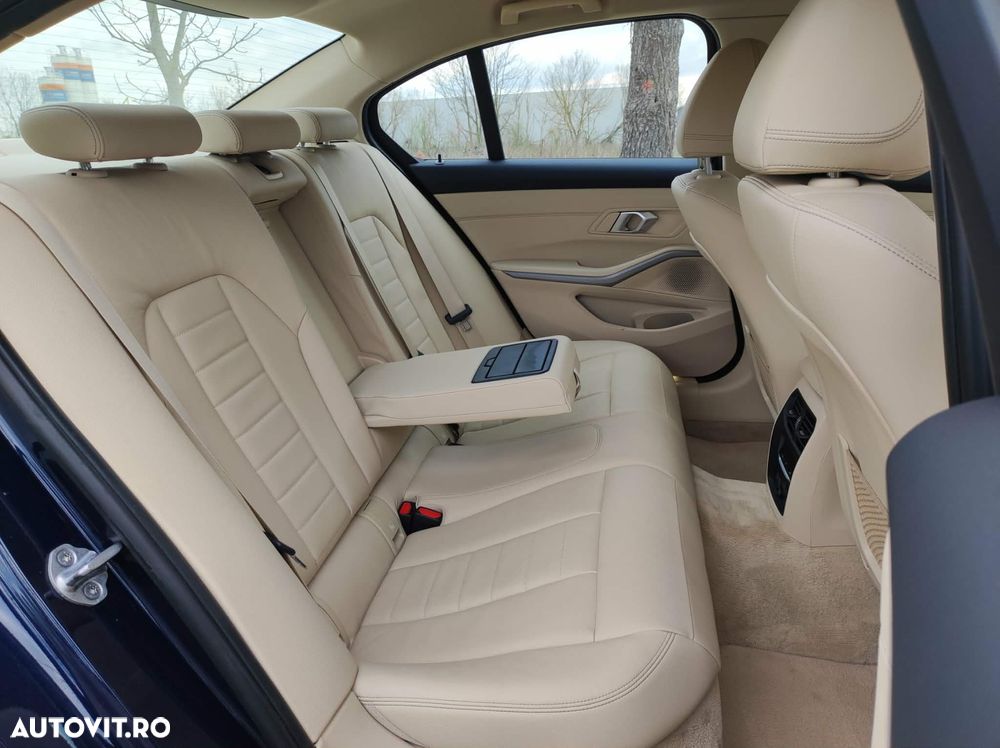 BMW Seria 3 320i Aut. Luxury Line - 13