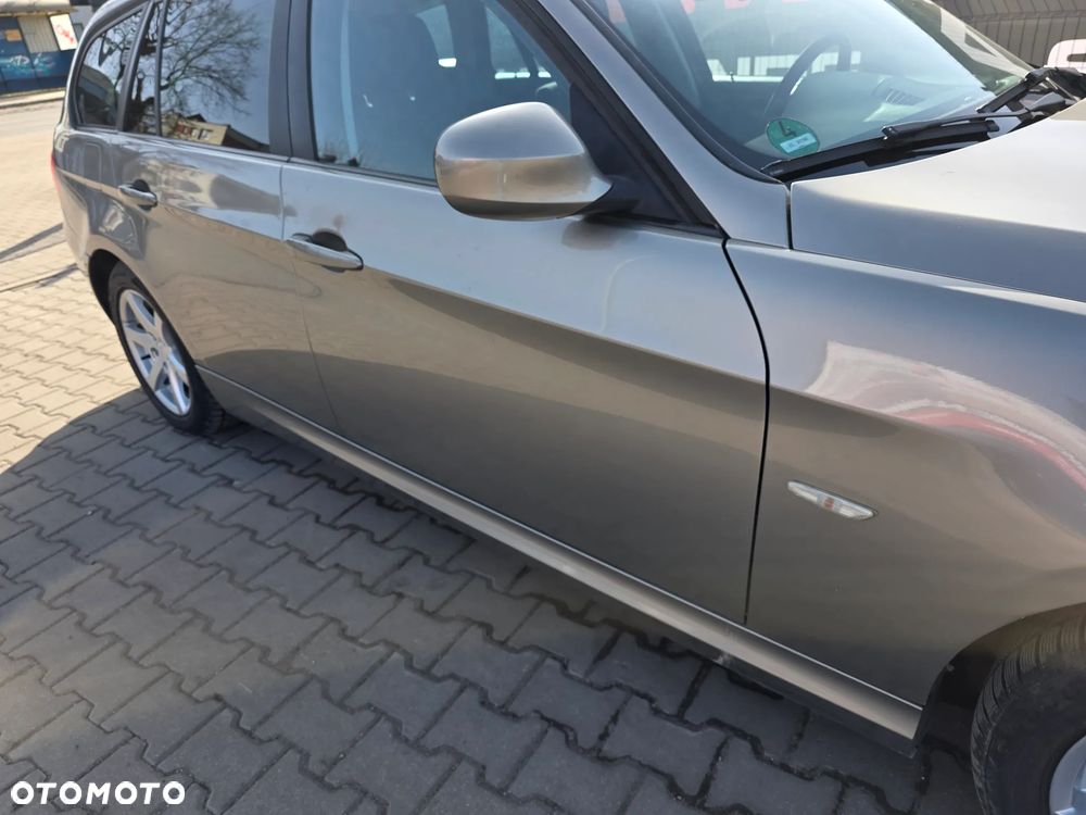 BMW Seria 3 320d xDrive DPF Edition Sport - 15