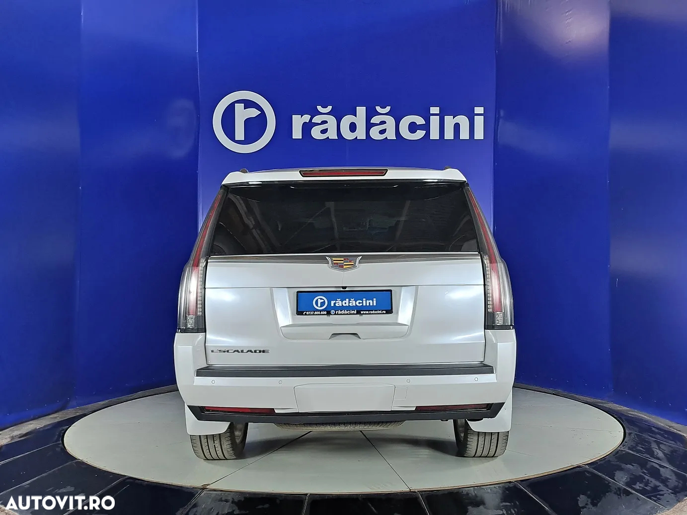 Cadillac Escalade - 4