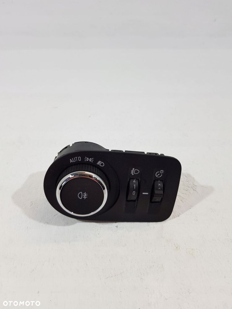 przełącznik panel świateł 39085923 opel combo e berlingo iv 21r 1.5d eu - 1