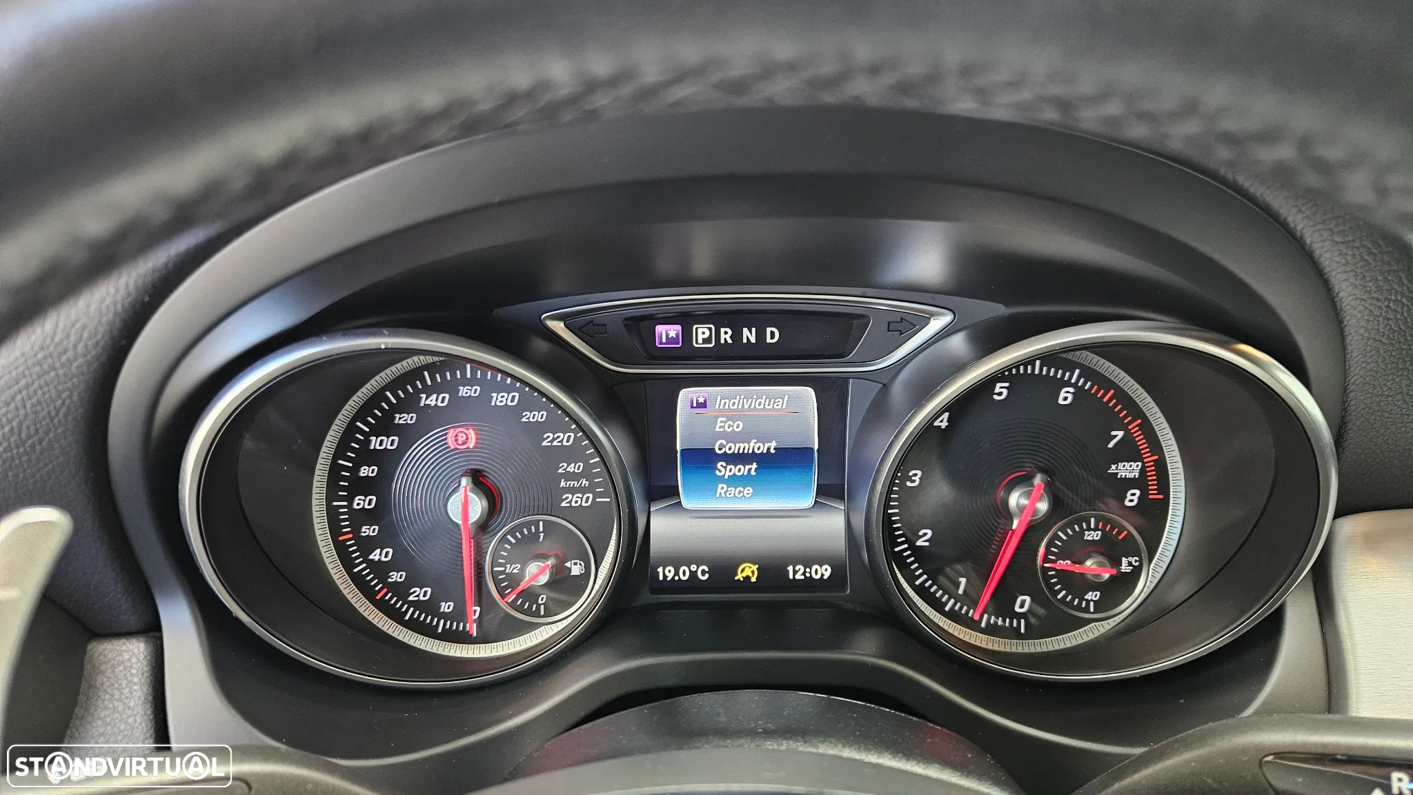Mercedes-Benz GLA 220 4Matic 7G-DCT AMG Line - 14