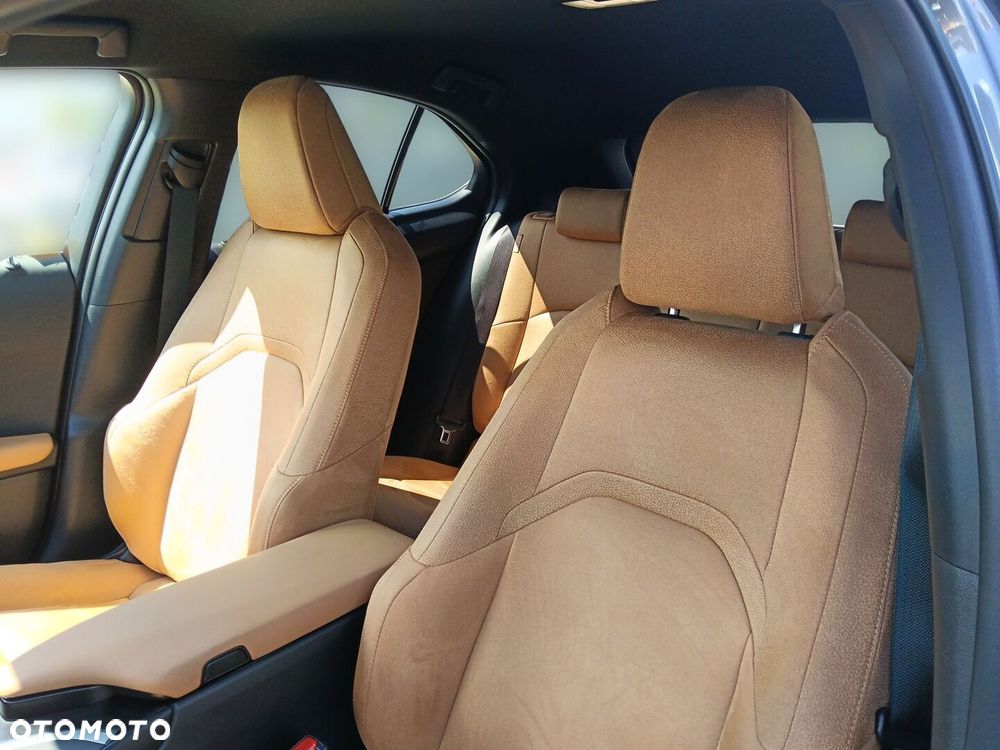 Lexus UX - 12