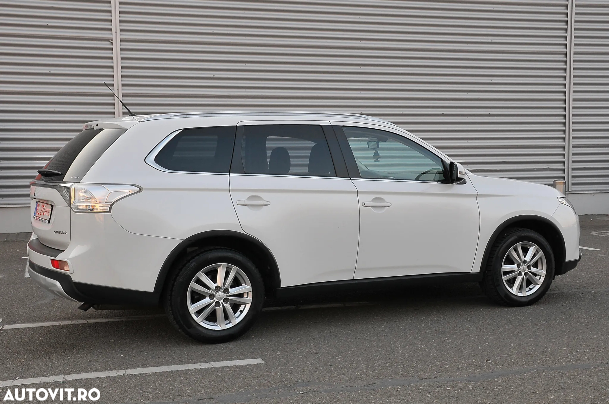 Mitsubishi Outlander 2.2 DI-D 4WD Intense - 3