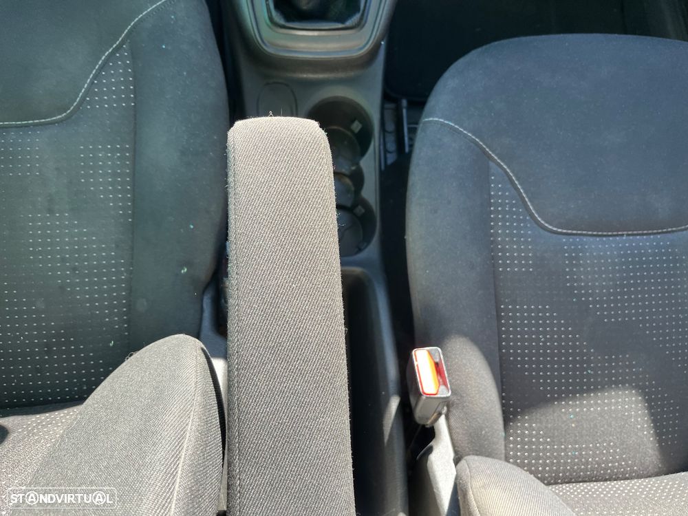 Ford Transit Courier - 36