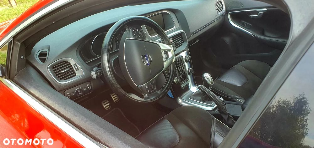 Volvo V40 D2 R Design - 27