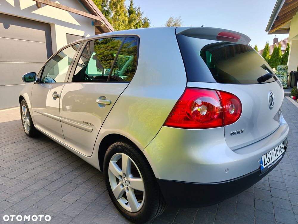 Volkswagen Golf 1.9 TDI DPF Trendline DSG - 6