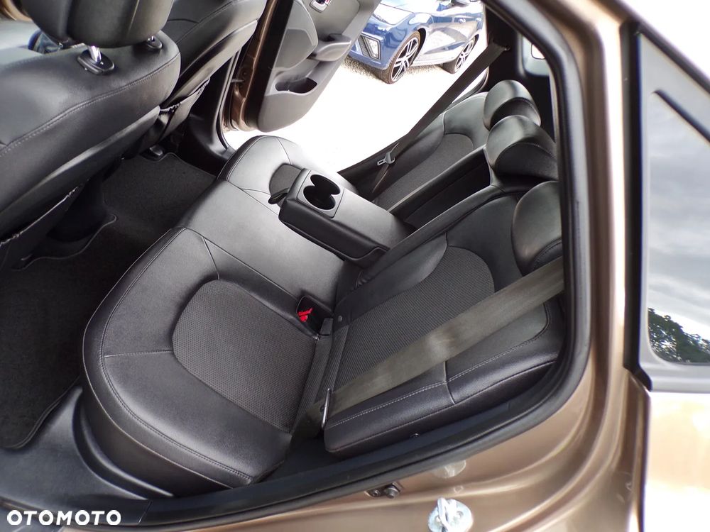 Hyundai ix35 1.6 2WD Fifa World Cup Edition - 25