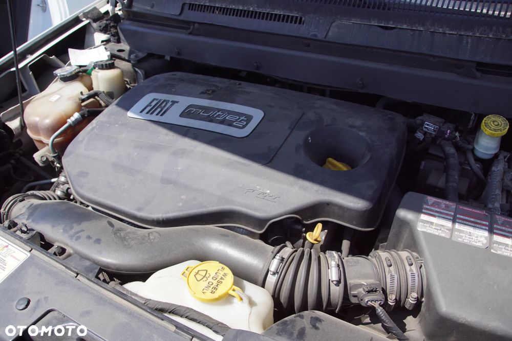 Auto na części - Fiat Freemont 2.0 MultiJet 170 KM 939B5000 62TE PWH 2014R Silnik Skrzynia Drzwi Maska Błotnik Klapa Zderzak Lampa Lusterko Klamka Szyba Deska Kokpit Sterownik Moduł Czujnik Licznik Wyświetlacz Panel Kierownica - 18