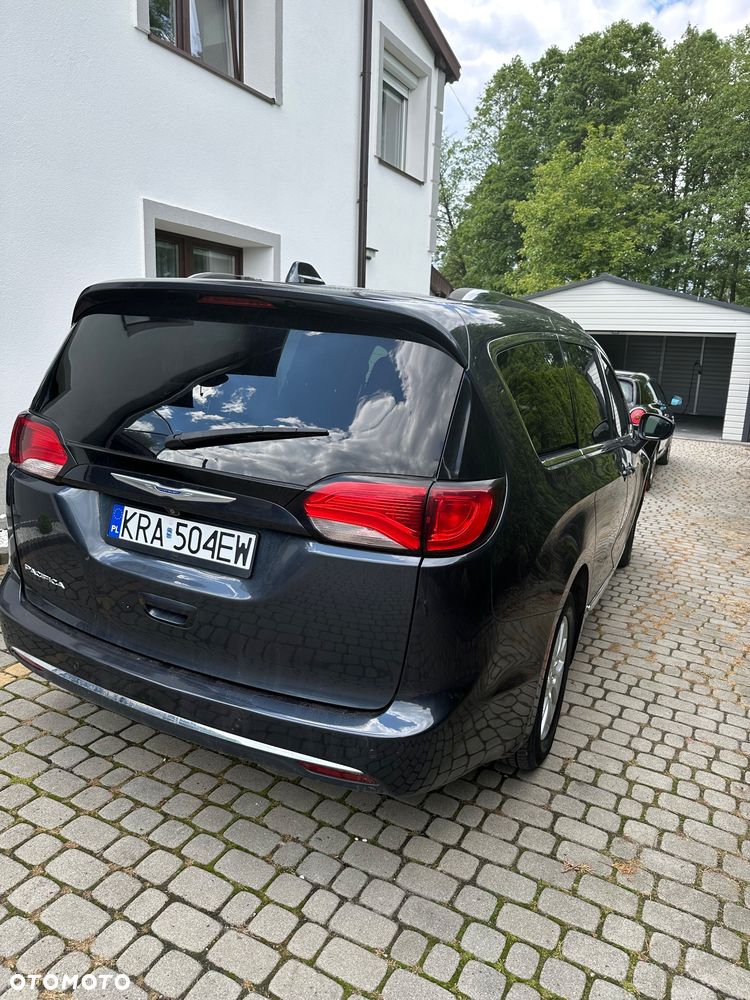 Chrysler Pacifica - 5