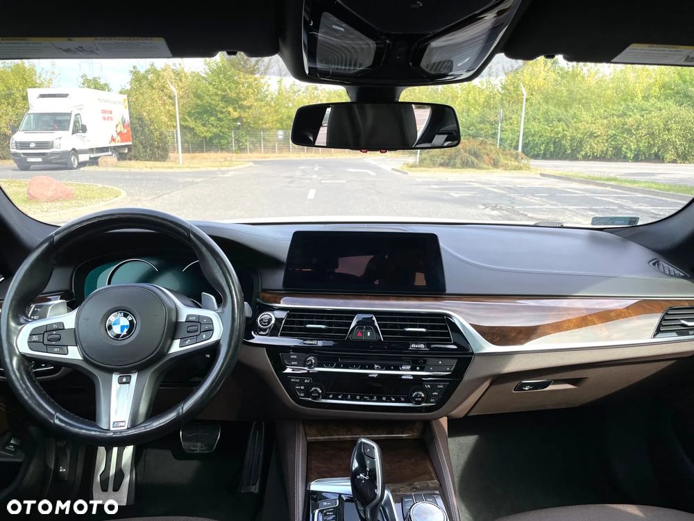 BMW Seria 5 M550i xDrive - 9
