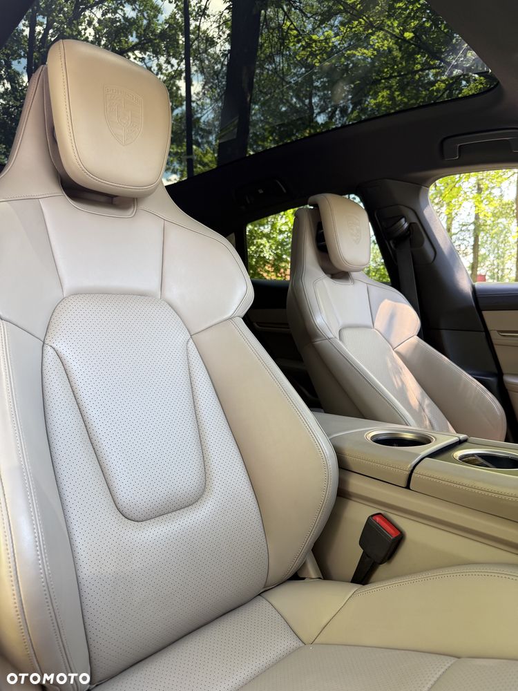 Porsche Taycan - 8