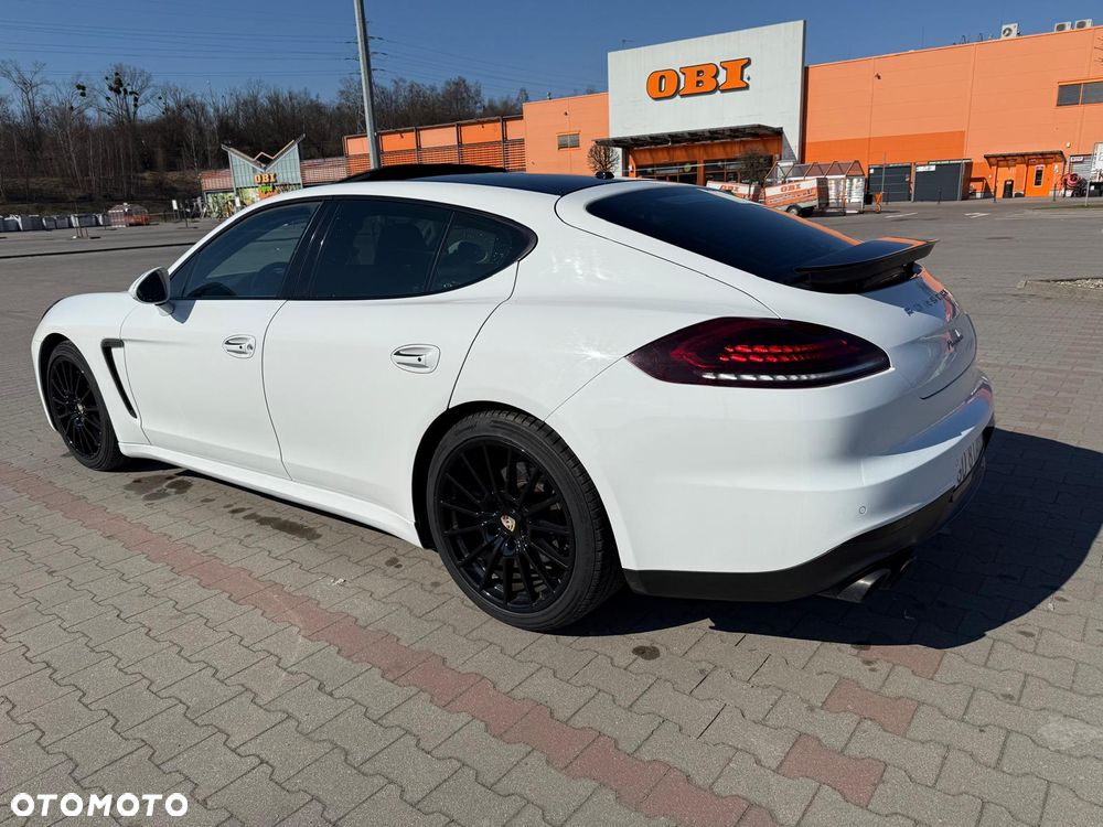 Porsche Panamera - 4