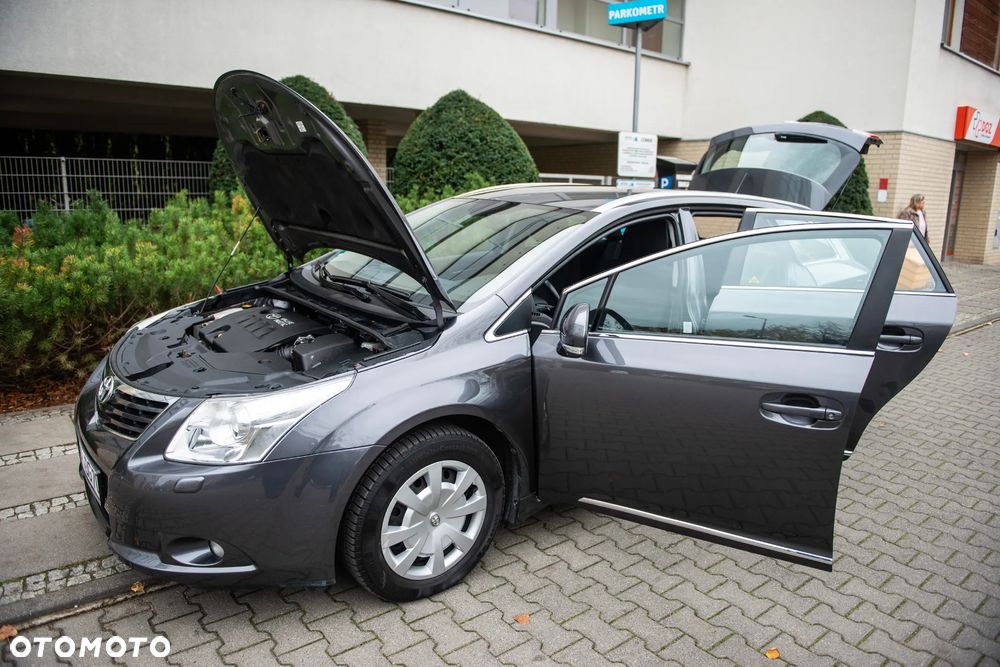 Toyota Avensis 1.8 Premium - 8