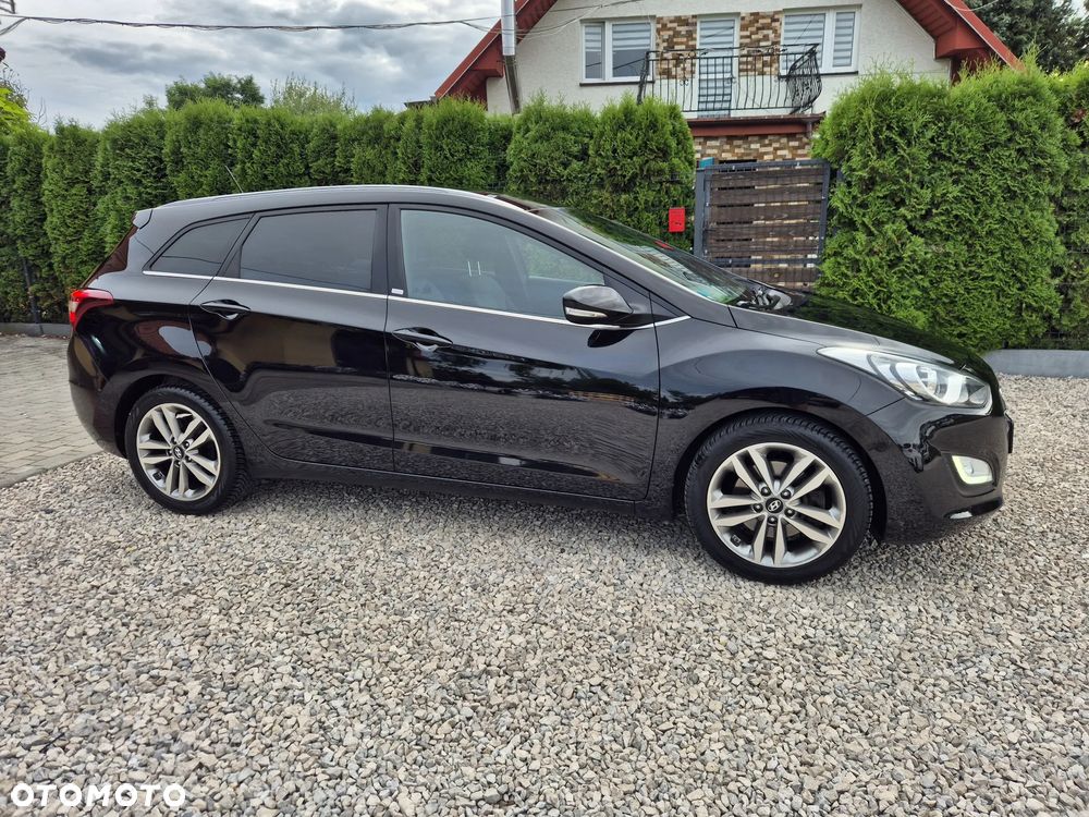 Hyundai i30 blue Kombi 1.6 GDi Passion - 15