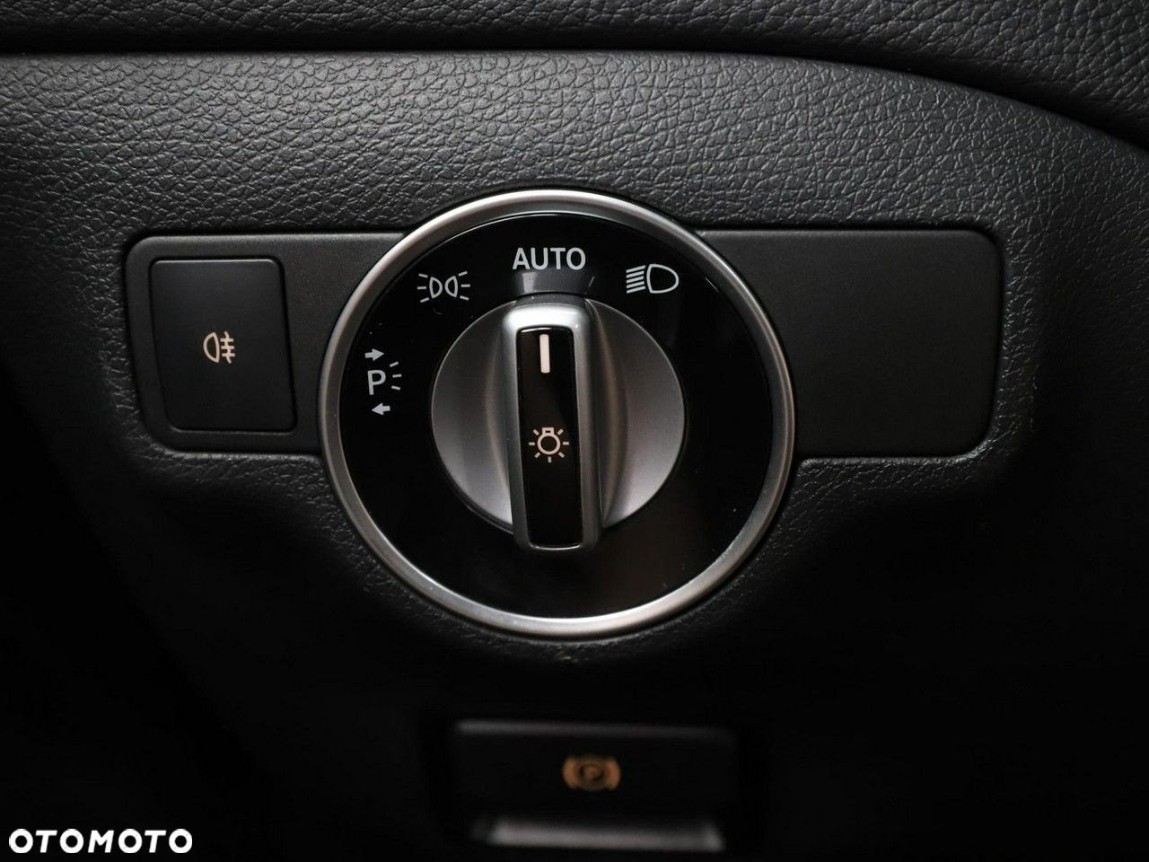 Mercedes-Benz GLA 250 4Matic 7G-DCT - 35