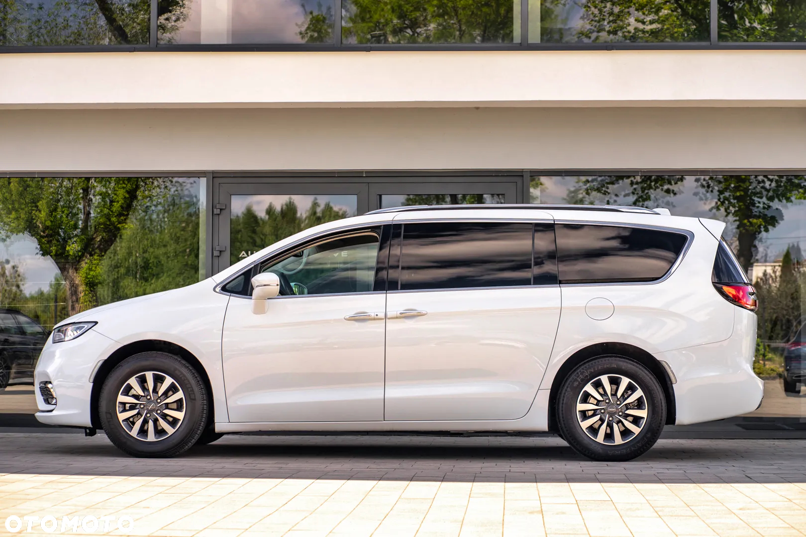 Chrysler Pacifica - 11