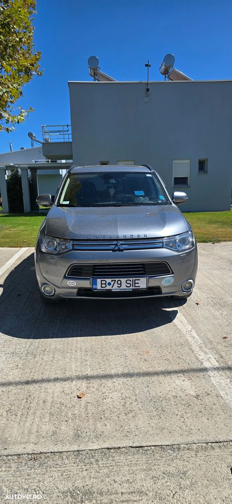 Mitsubishi Outlander 2.0 4WD Plug-In Hybrid Top - 1