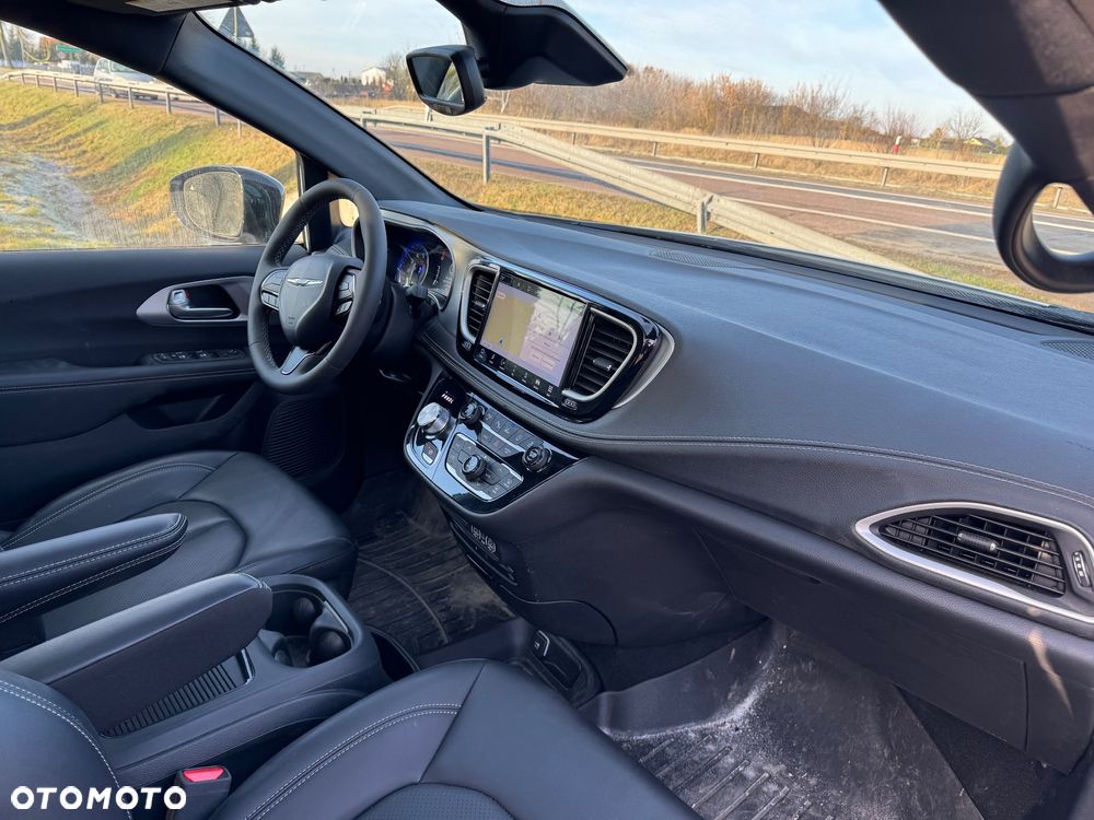 Chrysler Pacifica - 25