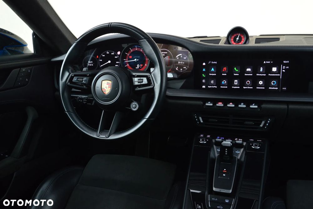 Porsche 911 Carrera 4 GTS - 24