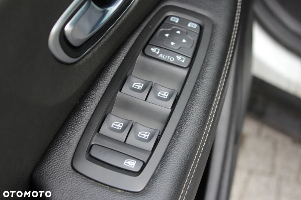 Renault Scenic BLUE dCi 120 LIMITED - 12