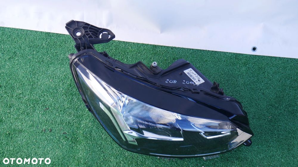 LAMPA PRZÓD PRZEDNIA PRAWA PEUGEOT 208 II 9823193880 - 2