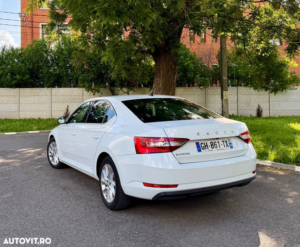 Skoda Superb 2.0 TDI DSG Premium Edition - 4