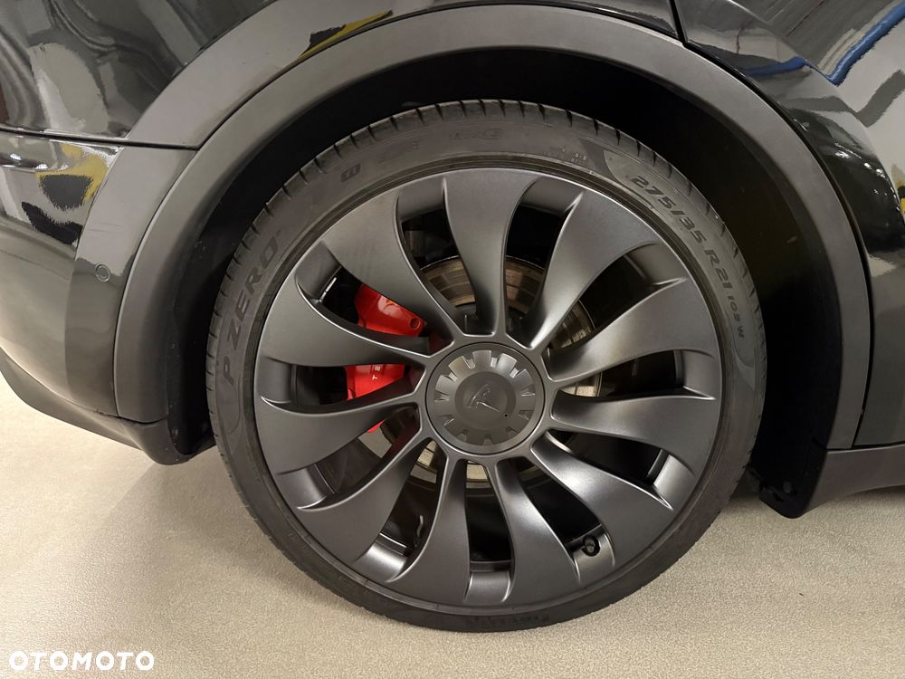 Tesla Model Y Performance AWD - 32
