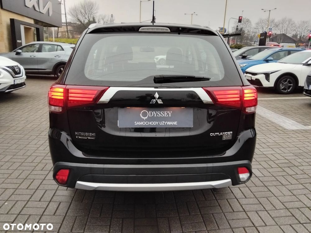 Mitsubishi Outlander 2.0 Invite + 2WD - 4