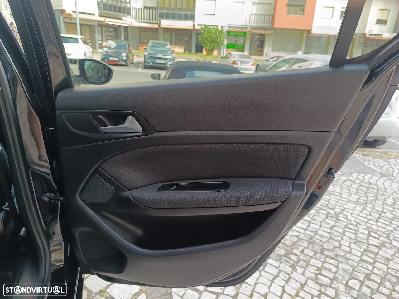 Peugeot 308 1.2 PureTech Allure EAT8 - 29