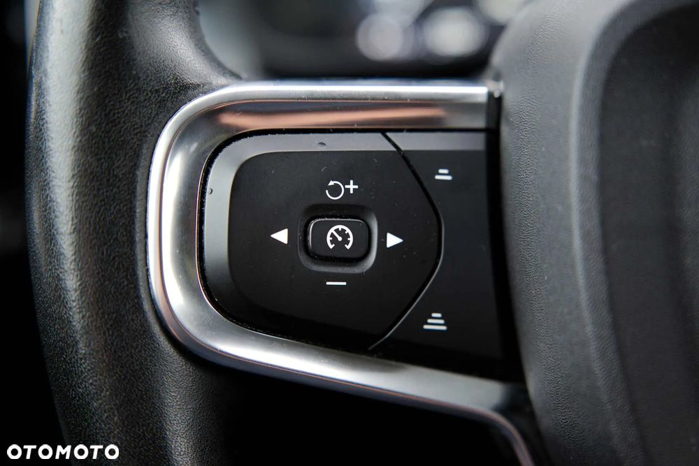 Volvo XC 40 B4 B AWD DKG Momentum Pro - 16