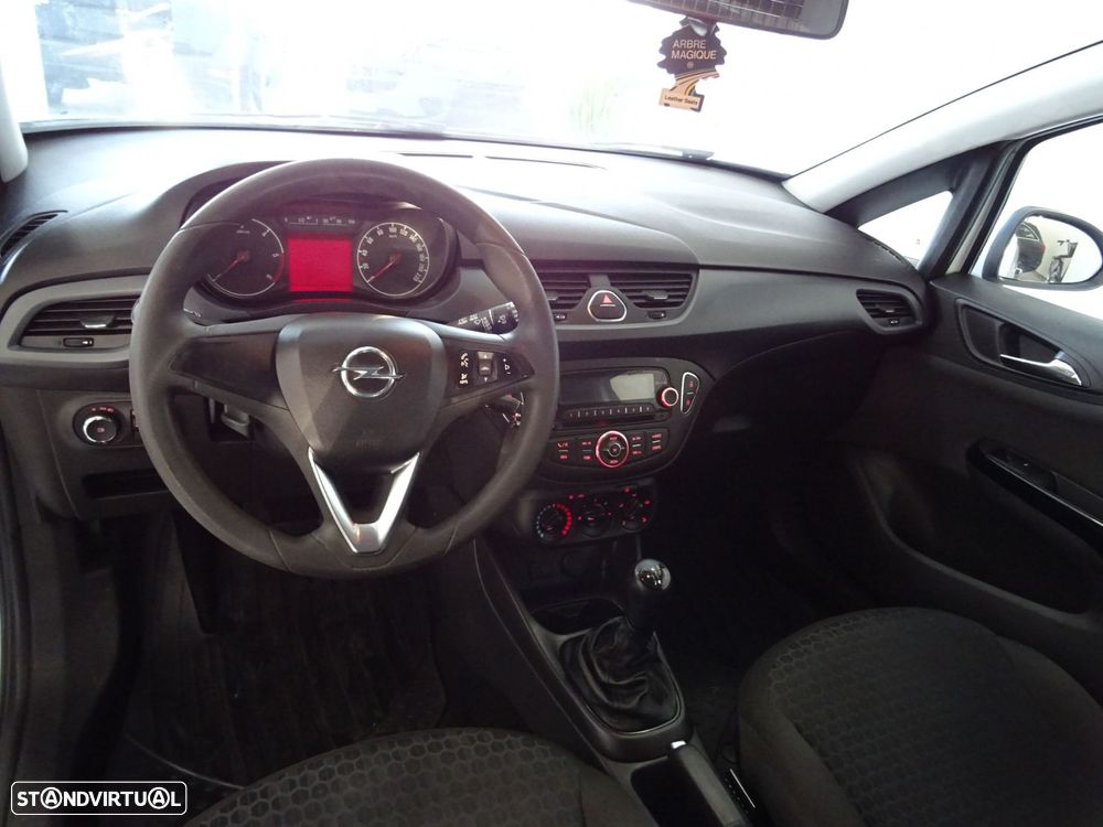 Opel Corsa Outro - 9