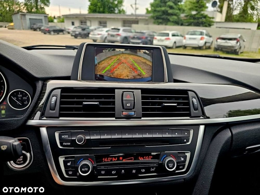 BMW Seria 3 328i xDrive Sport Line - 10