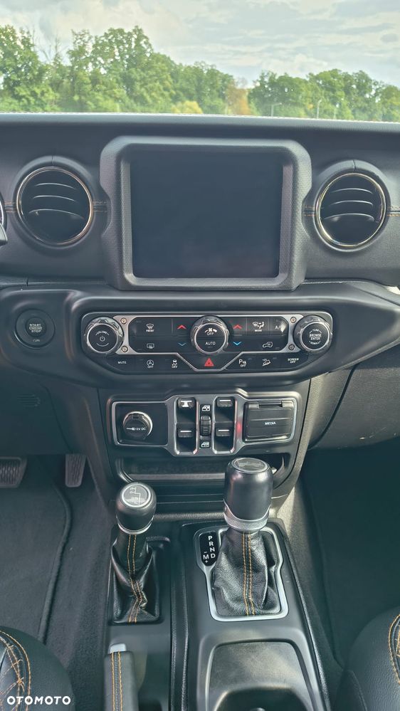 Jeep Wrangler - 24